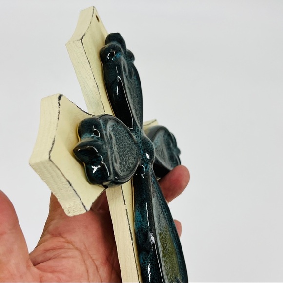 Artisan 3D Layered Ceramic and Wood Crucifix Emerald Green Wall Hanging Cross - Picture 4 of 9